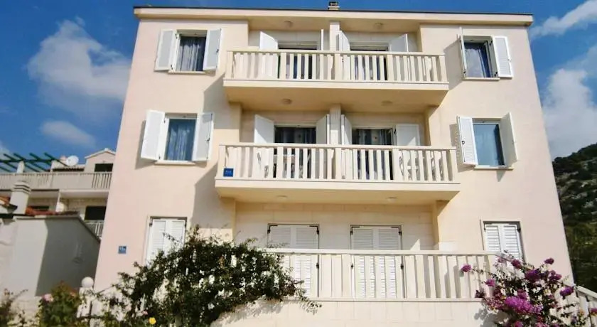 Sun House Apartments