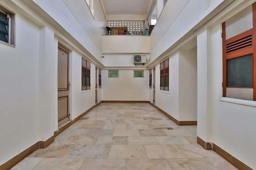 OYO 28667 Hotel Moti Mahal