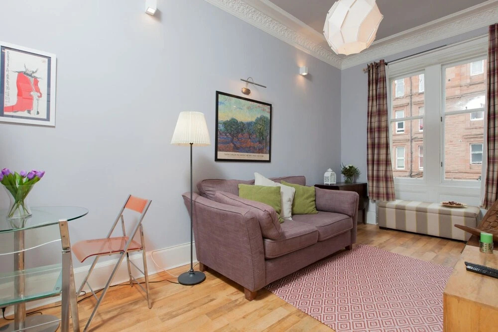 Traditional 1BR Tenement in Leith Walk Area for 2