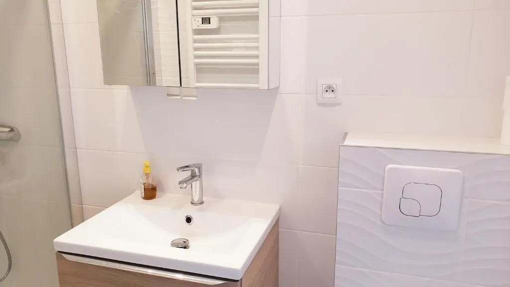 Superbement rénové studio duplex Vieil Antibes