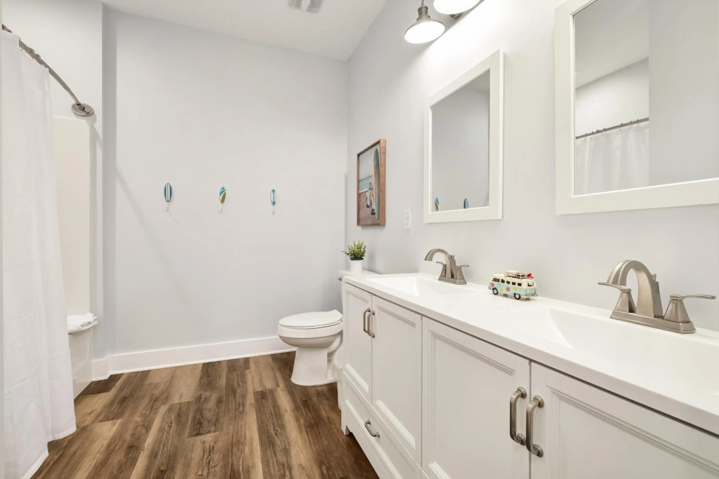 NEW LISTING! Private Heated Pool, Short Walk 2 Beach