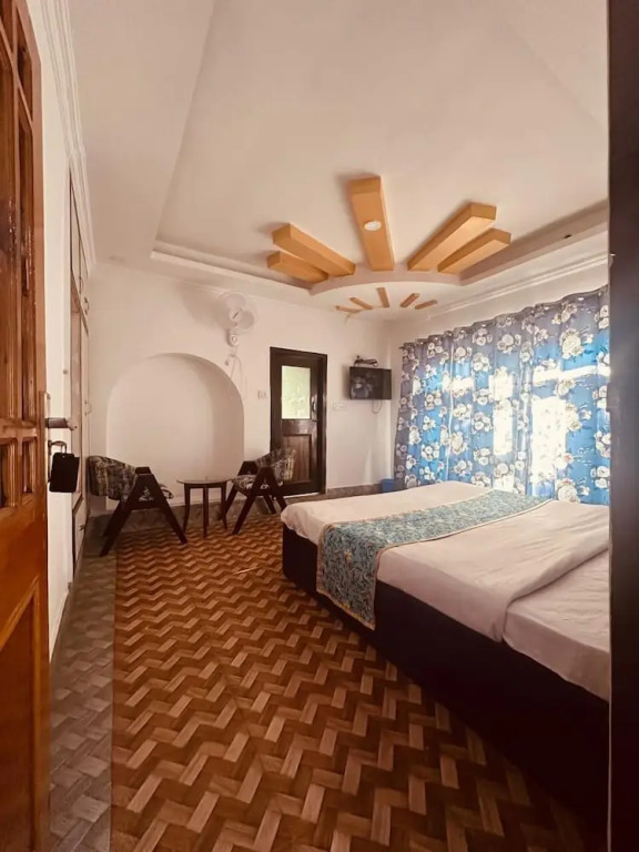 Barzam Lake View Resort
