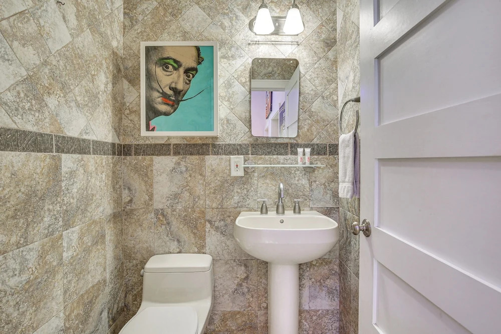 Fort Lauderdale Oasis w/ Pool ~ 2 Mi to Beach!