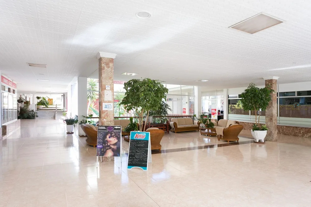 408 Enchanting Sea View Apartment, WiFi and Sea Front