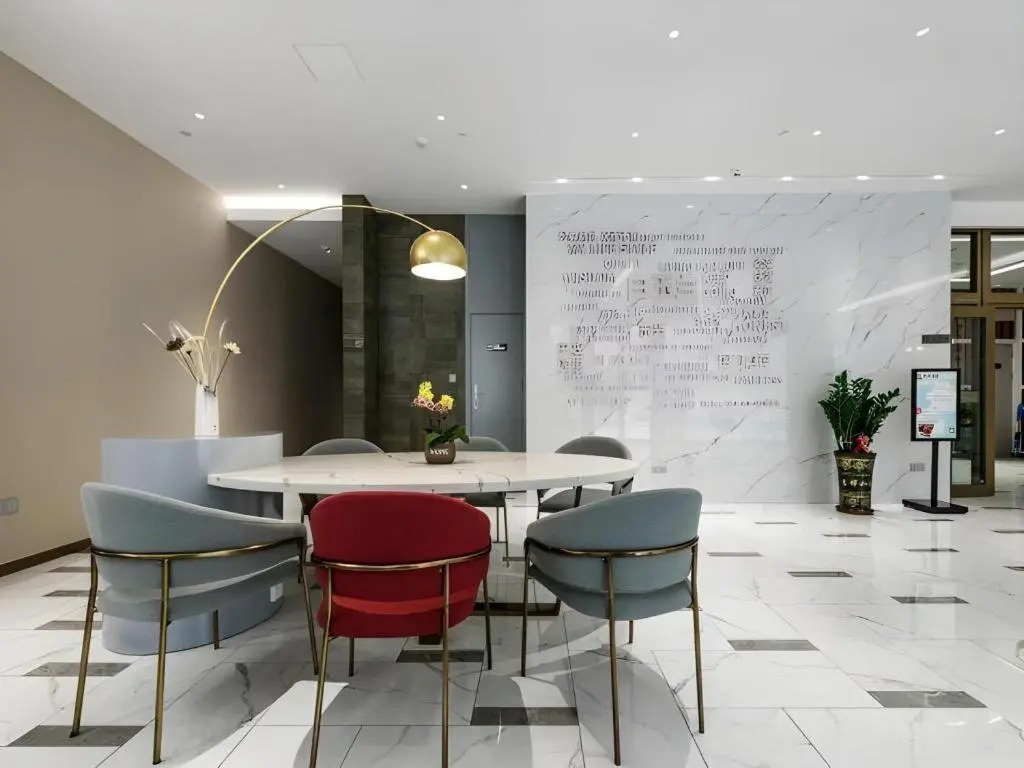 Magnotel Hotel (Dongxing Guomen Port)