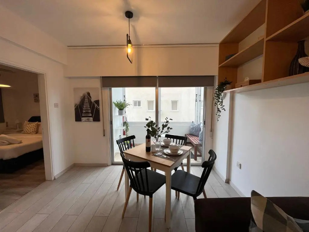 Rustic 1-BR Apt in Mackenzie-Larnaca