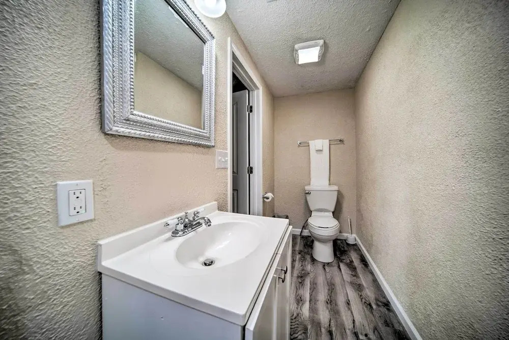 Spacious Geneva House < .5 Mi to The Strip!