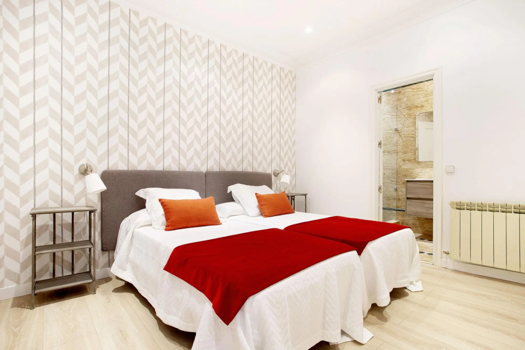 Wonderful 2 bedroom apartment perfect location . Chamberí