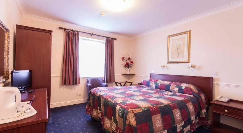 Roselawn Hotel