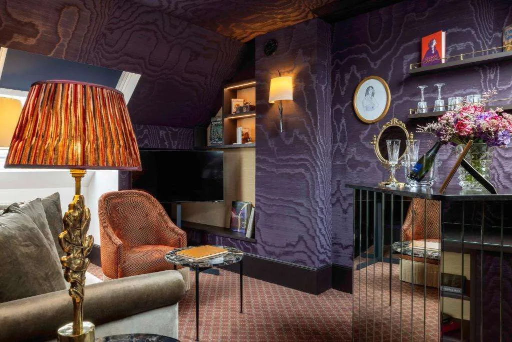 UNE AUTRE CHAMBRE