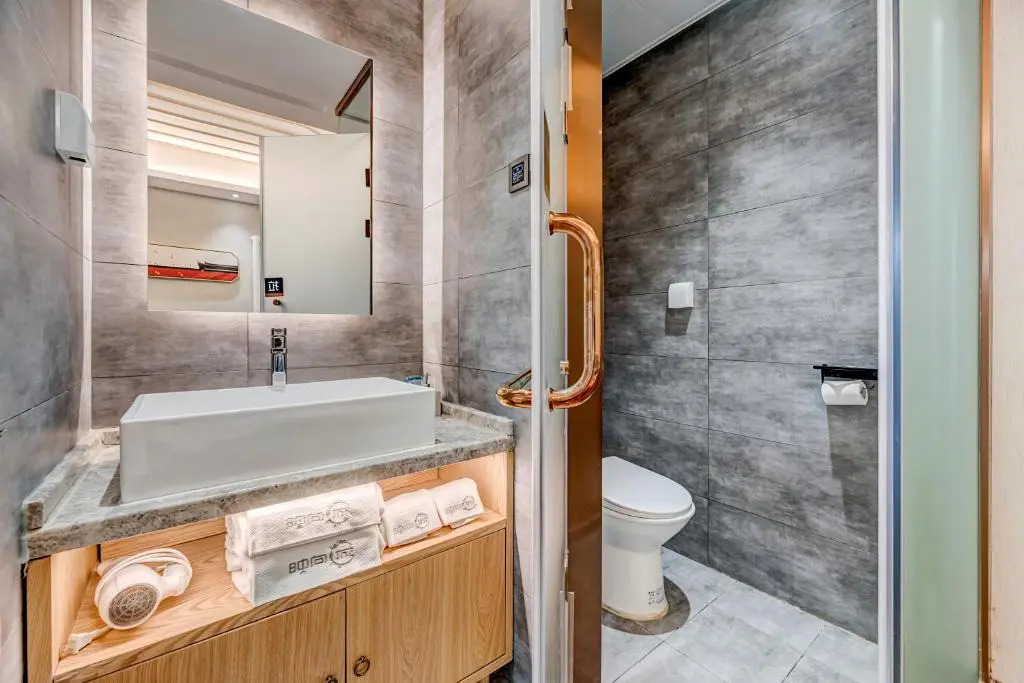 Happy Dragon City Culture Hotel -In the city center Close to Forbidden City&Wangfujing Street&Subway Nearby &free coffee & Free laundry&English speaking with tour services &Free WiFi unlimited for Western software