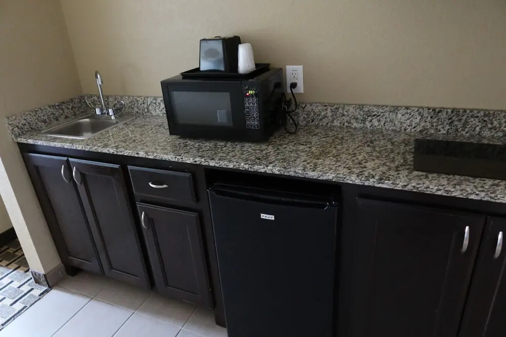West Worth Inn & Suites White Settlement