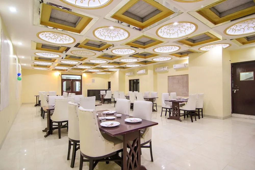 OYO 11532 Hotel SR Grand