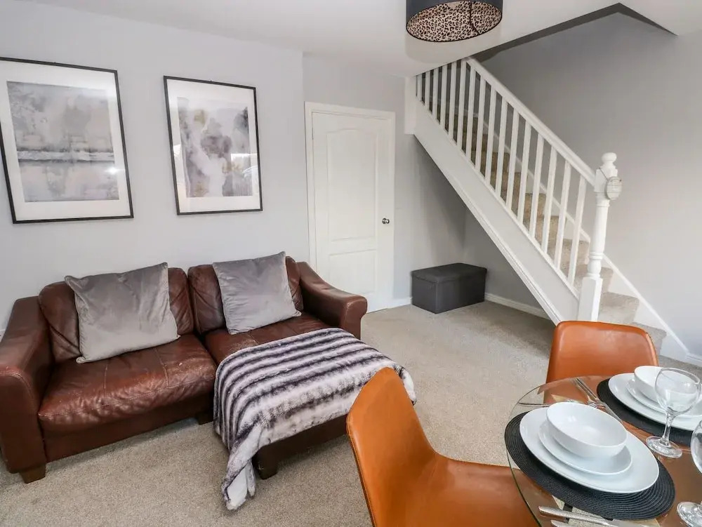 10 Belfrey Close