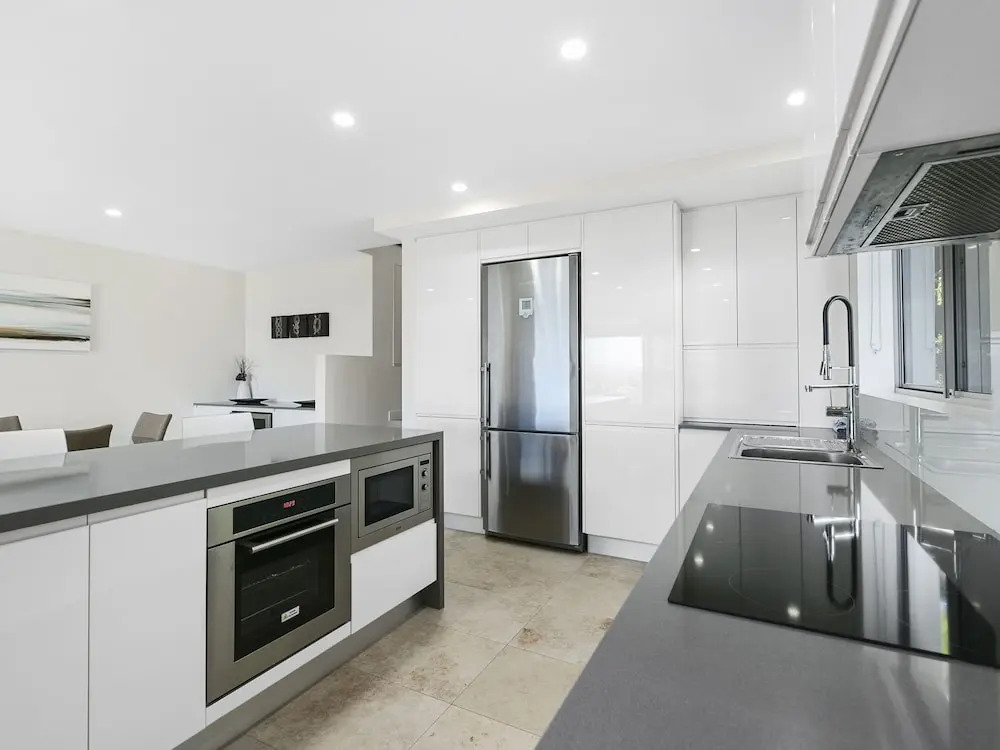 Exquisite Penthouse with views to Laguna Bay - Unit 3 Taralla 18 Edgar Bennett Avenue