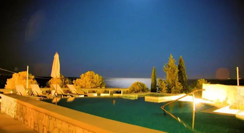 Villa CostaMare - enjoy lazy days on the private Pool-Jacuzzi