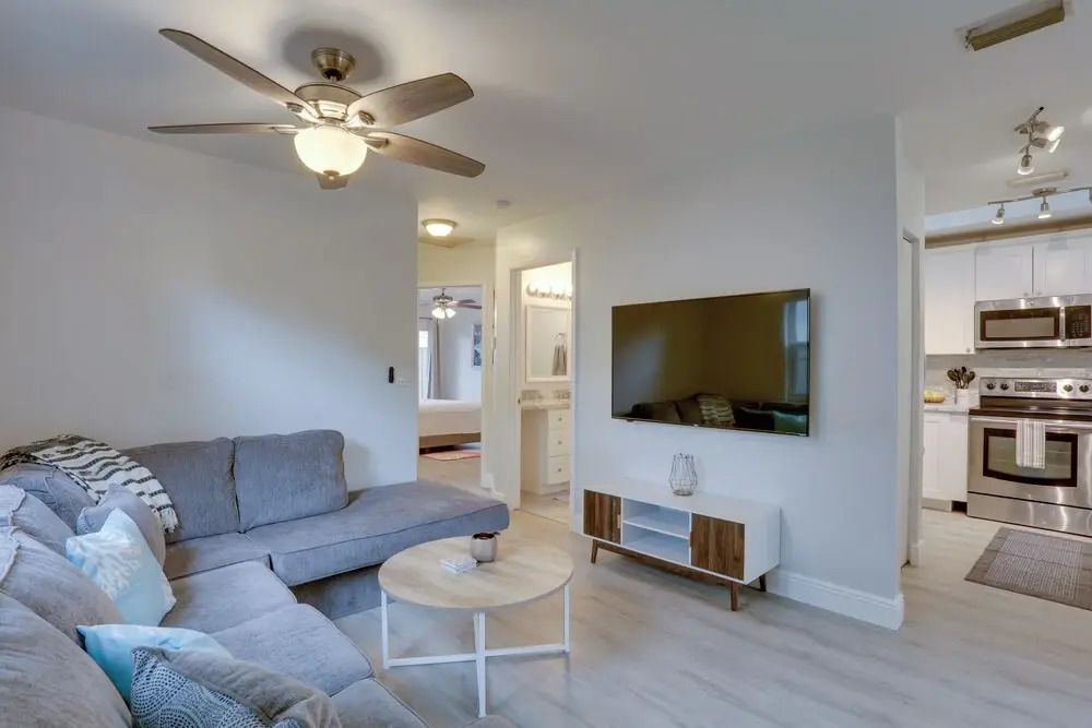 Jupiter Townhome w/ Patio & Yard ~ 6 Mi to Beach!