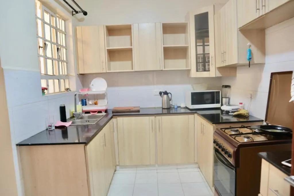 Up-Hill Rosslyn 1 bedroom Apartment