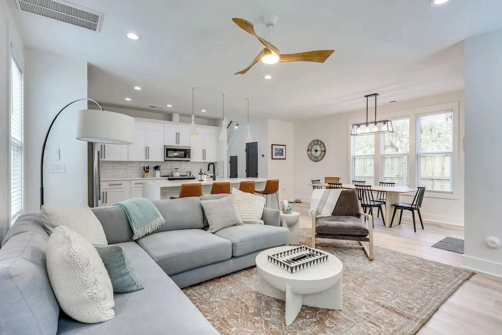 2 Mi to Historic Dtwn Wilmington: Luxe 3BR Home