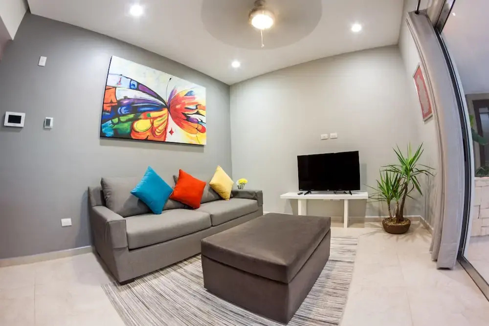 In heart of town 1BR condo in steps distance from the 5th Av by Happy Address