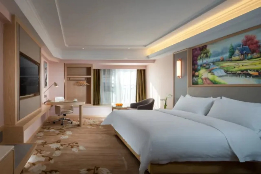 Vienna Hotel (Kunming Municipal Government Chunrong Street Subway Station)