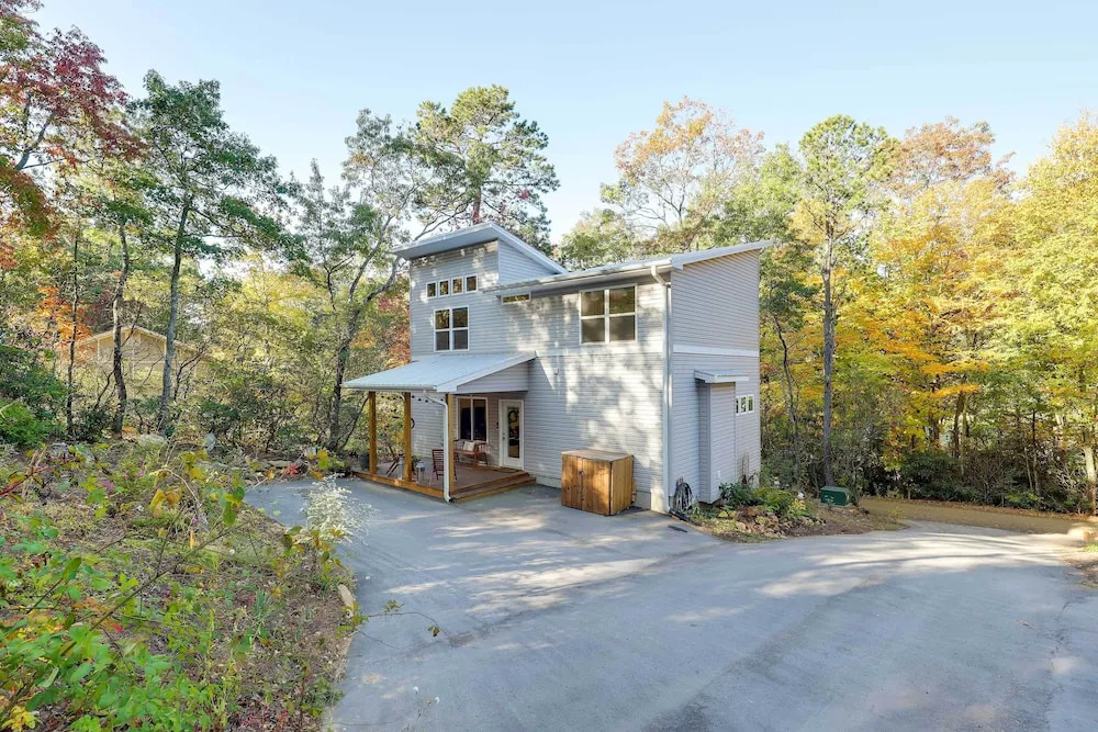 Luxe Mountain Home Near Ridgecrest & Asheville!