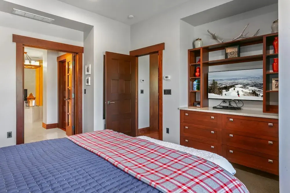 Flagstaff Lodge - Three Bedroom Condo Residence #203 by Deer Valley Resort