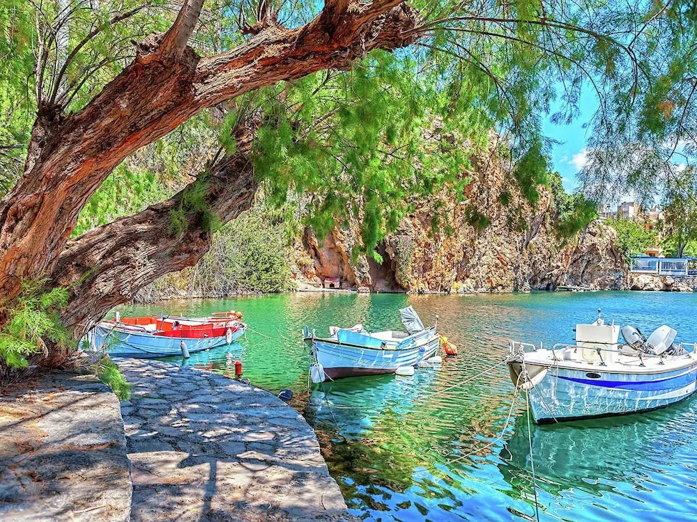 Stylish Seaside Apartment in Agios Nikolaos