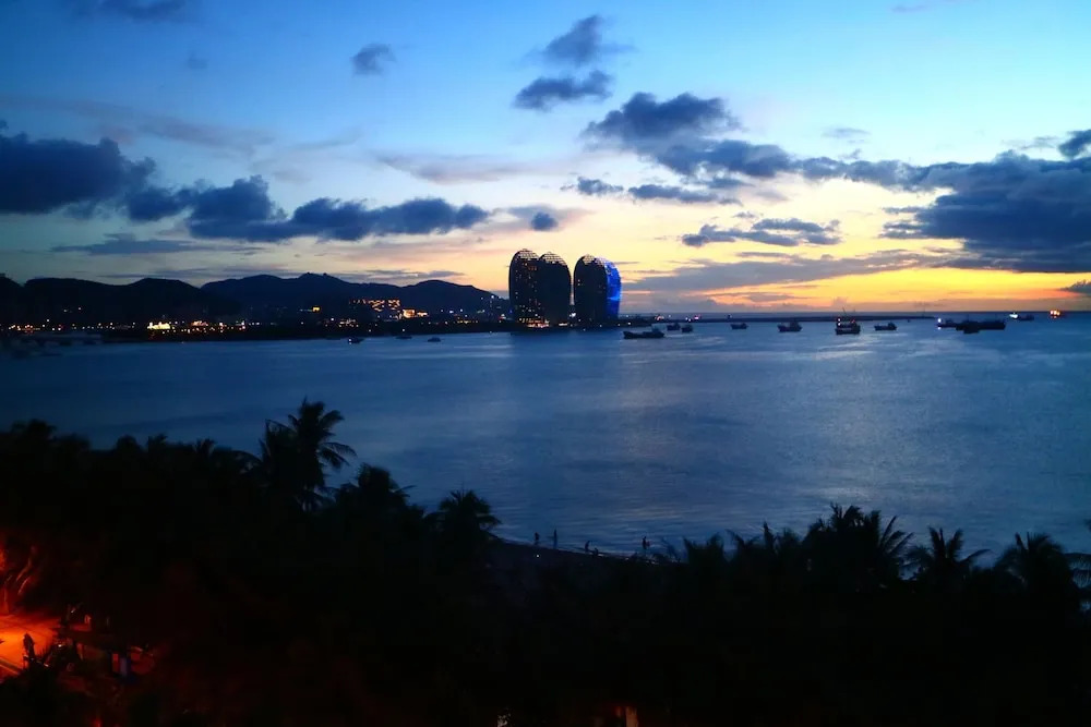 Sanya Canacoast Art Inn