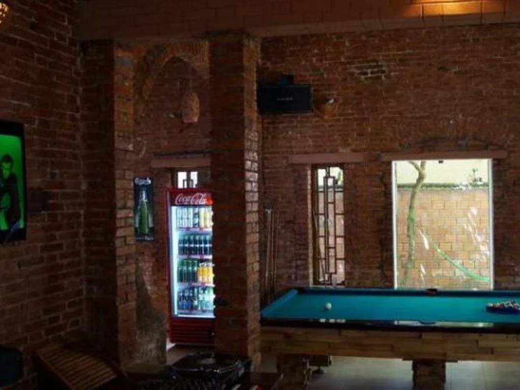 Oasis Bar and Hostel
