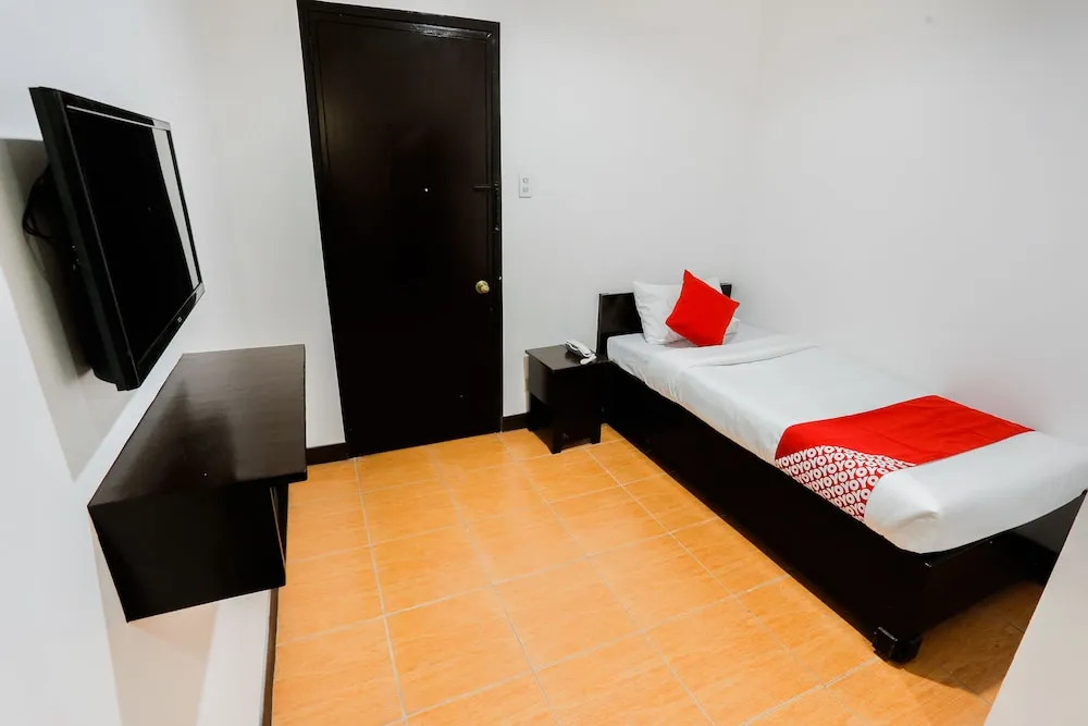 OYO 214 Elles Pension House