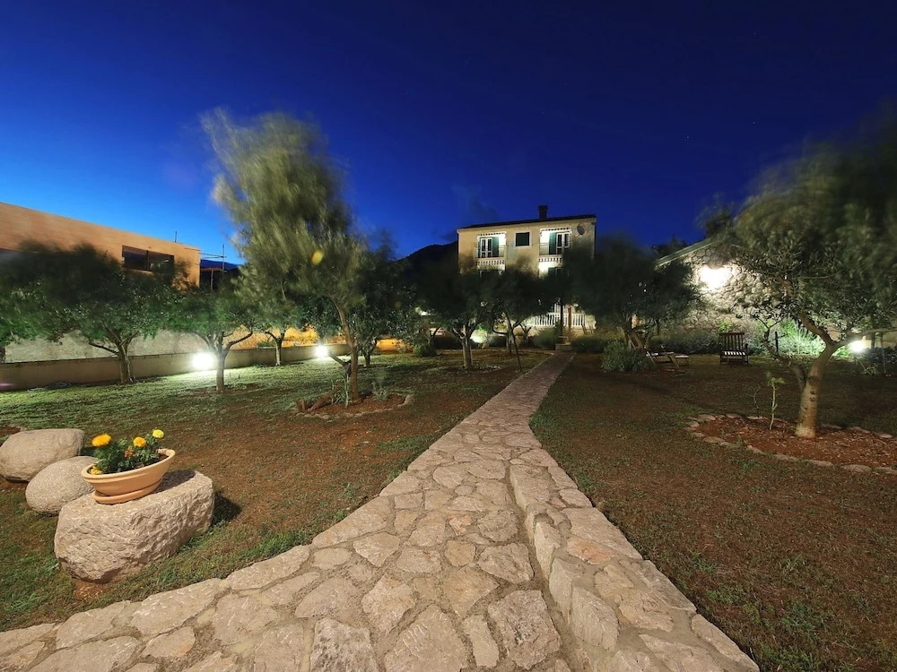 Splendid Villa Apartment Directly on the Beach, Whirlpool and Sauna, Nice Tavern