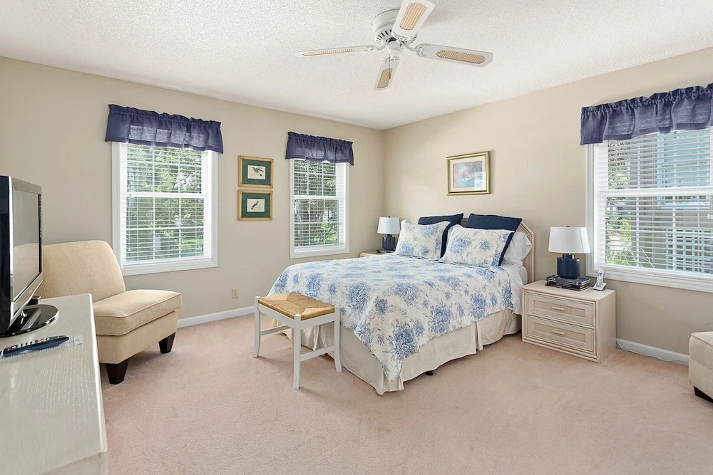 111 Mews Circle by Hodnett Cooper