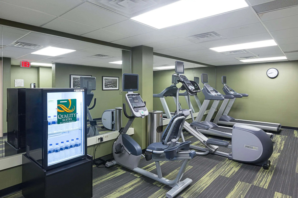 Quality Suites Lansing West