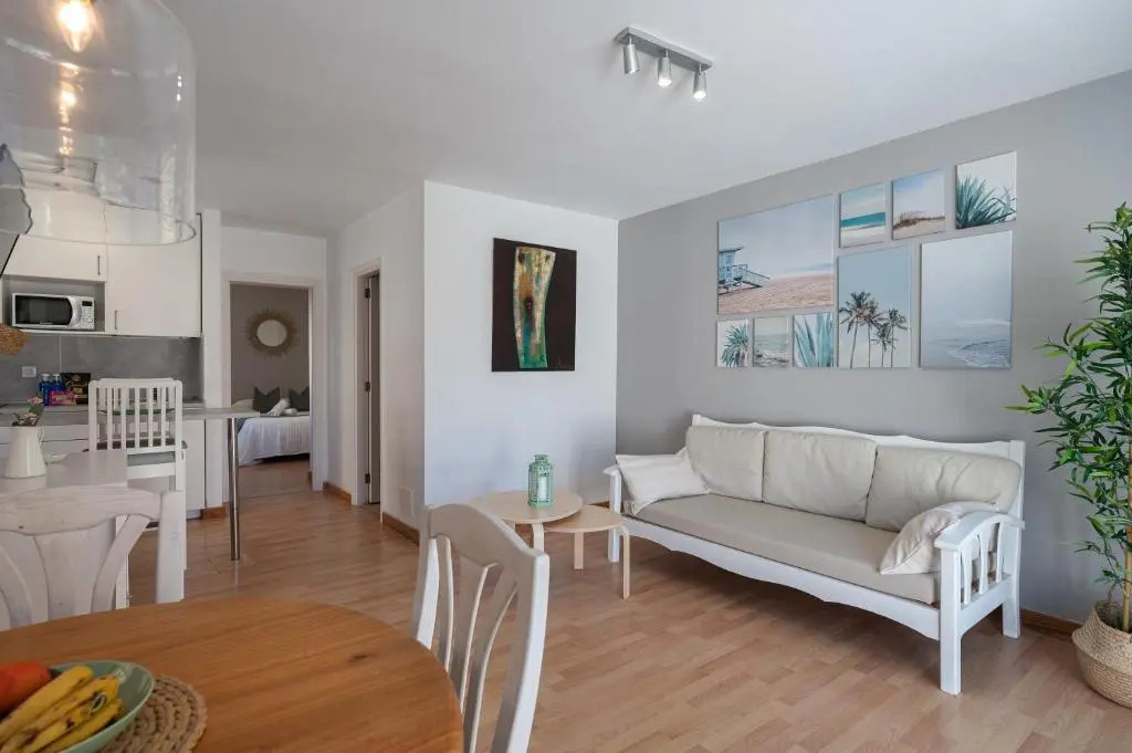 Apartment with pool and terrace 1 min from the Beach