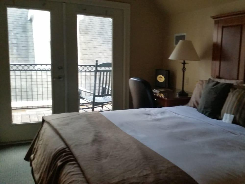The Villas at Carter Plantation