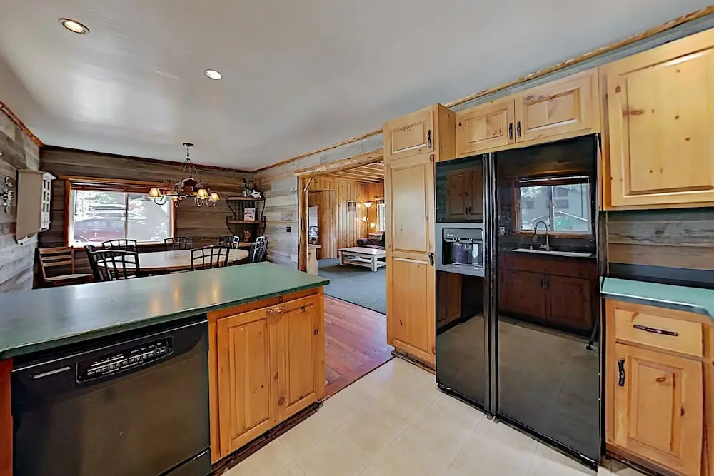 Incredible Lakeside Oasis W/ Private Dock 4 Bedroom Home