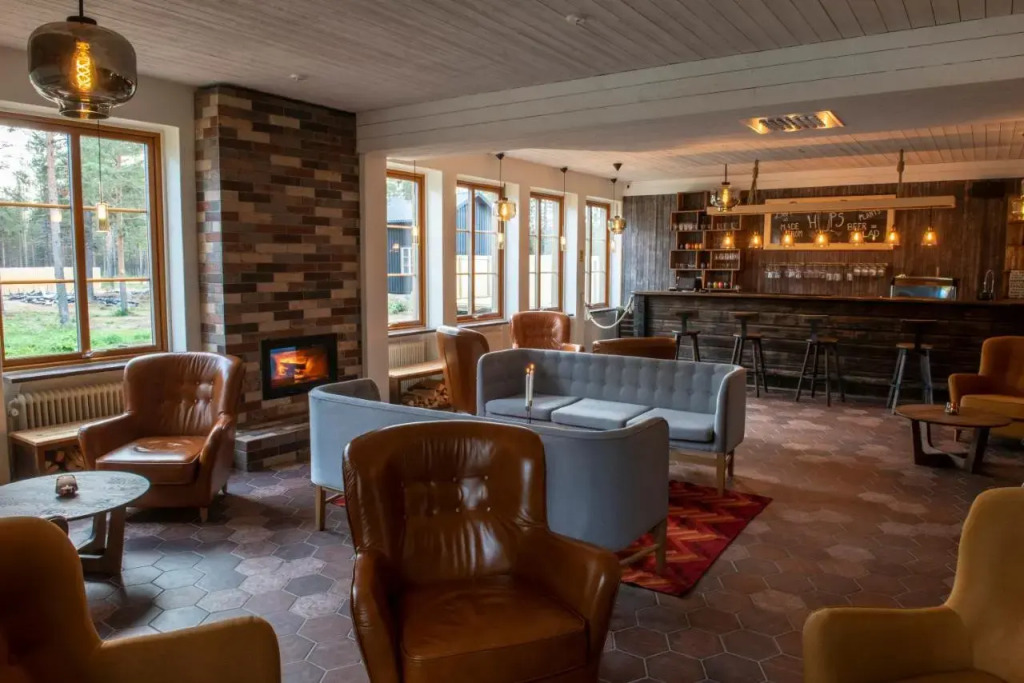 Arctic River Lodge