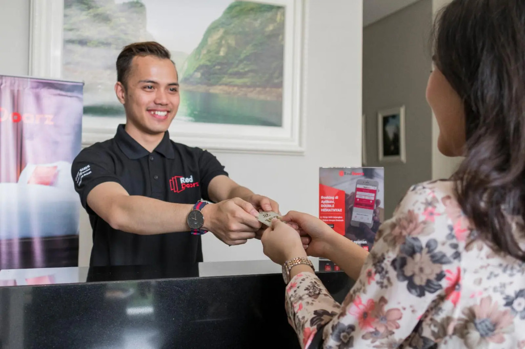 RedDoorz Plus @ Tran Hung Dao Street 2