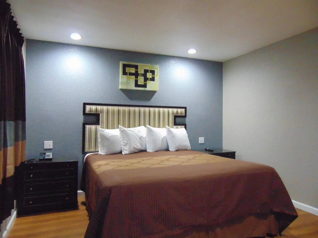 Budget Inn