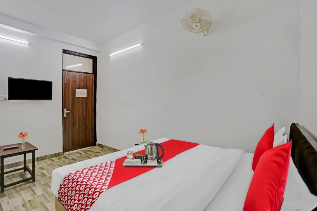 OYO Hotel Nirvan Near Jahangirpuri Metro Station