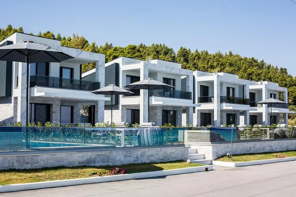 Crystal villas & suites