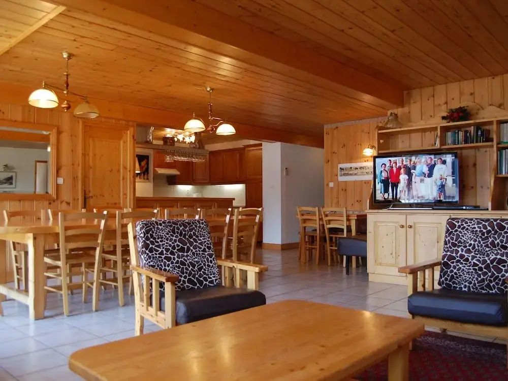 Spacious Holiday Home Near Center of Champagny