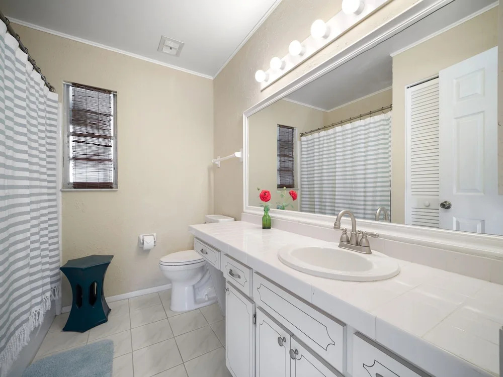 Lakeside House by Vacation Rental Pros