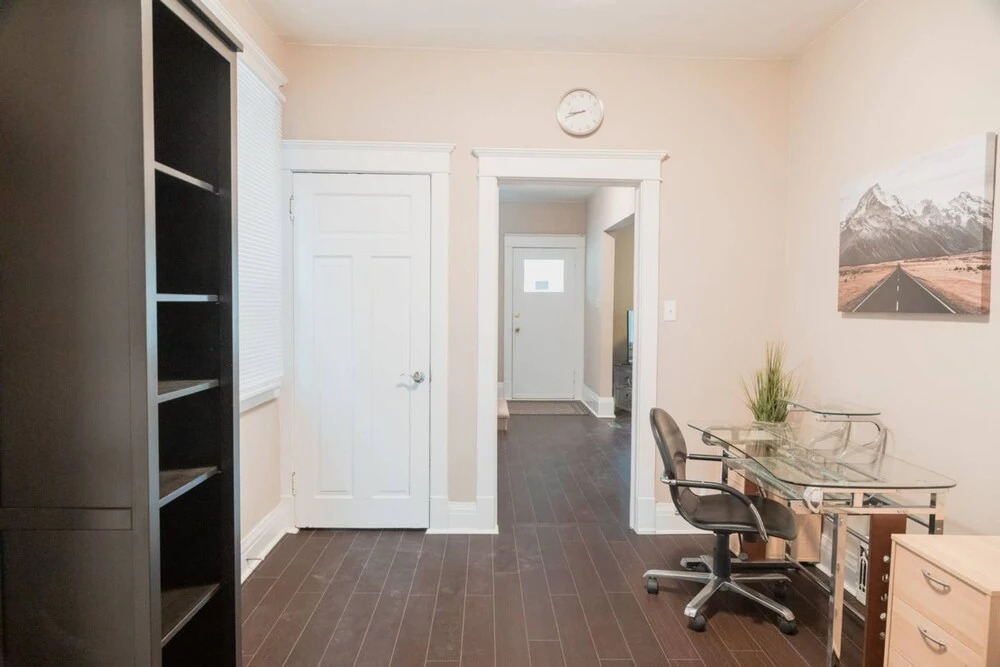 Beautiful 3 Bedroom Home Near Downtown