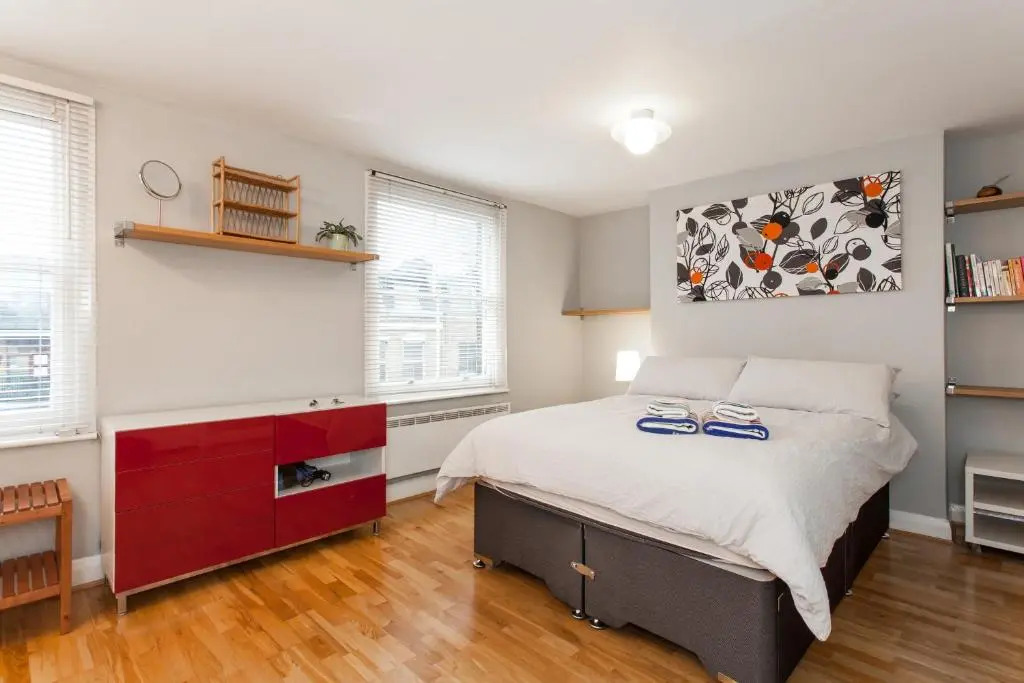Trendy 2 Bedroom apartment in vibrant Shoreditch, central London zone 1 free WiFi - sleeps 4+2