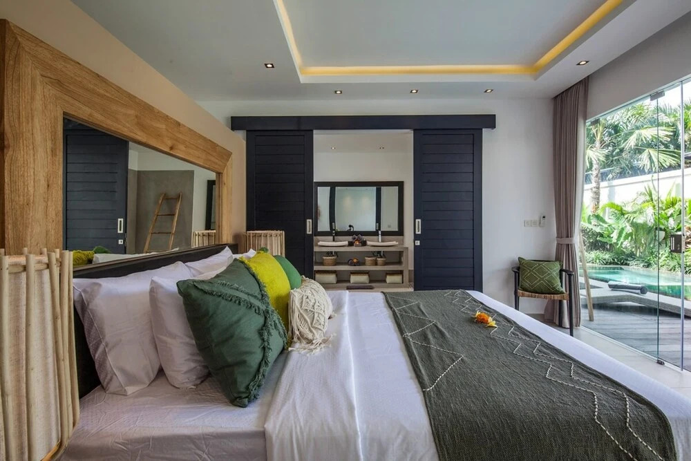 Villa Hugo - Luxury 4BR Private Villa, Walking Distance to Berawa Beach