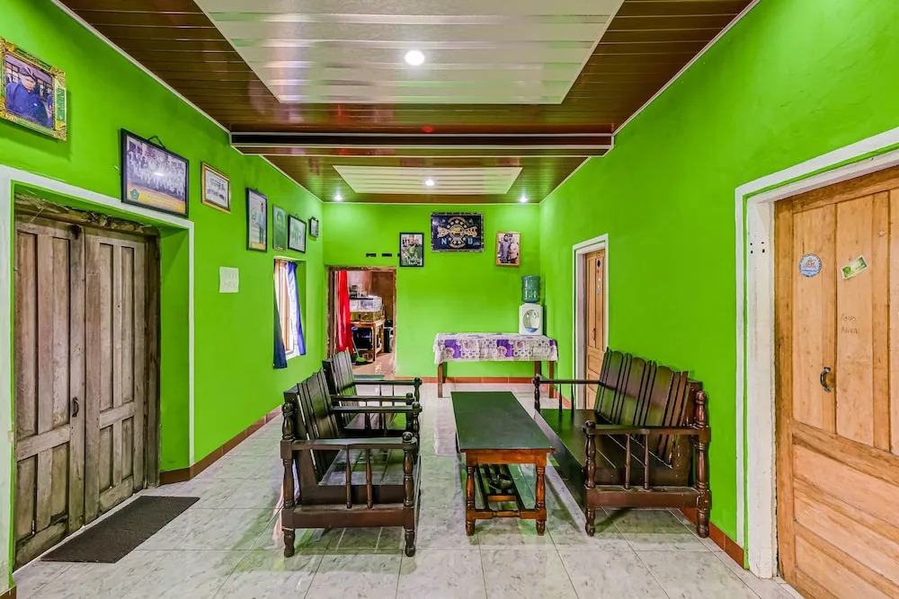 OYO Homes 90996 Desa Wisata Pulesari Syariah