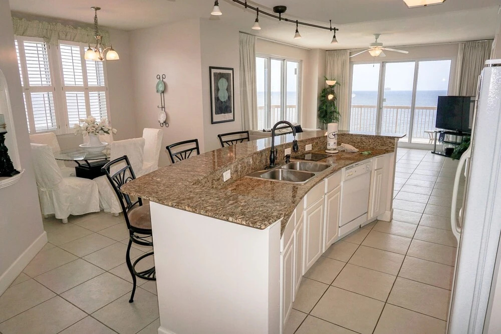 Sunrise Beach 1401 - Beachfront Condo