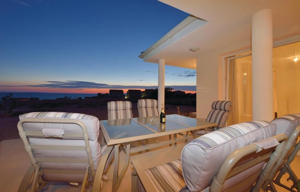 Awesome Home in Novalja With Wifi and 3 Bedrooms